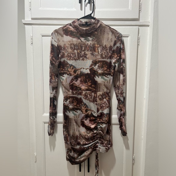 Missguided Mini Dress in Renaissance Print - Picture 4 of 4